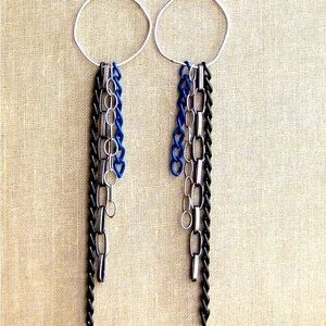 Chain dangle hoop shoulder duster pair of earrings in multi color metal